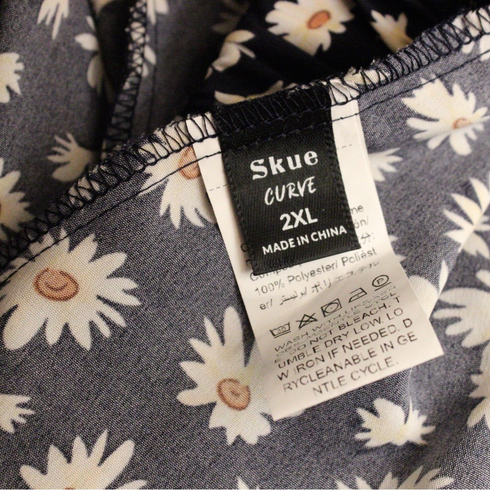 SHEIN VCAY Plus Daisy Print Wide Leg Shorts - Picture 5 of 7